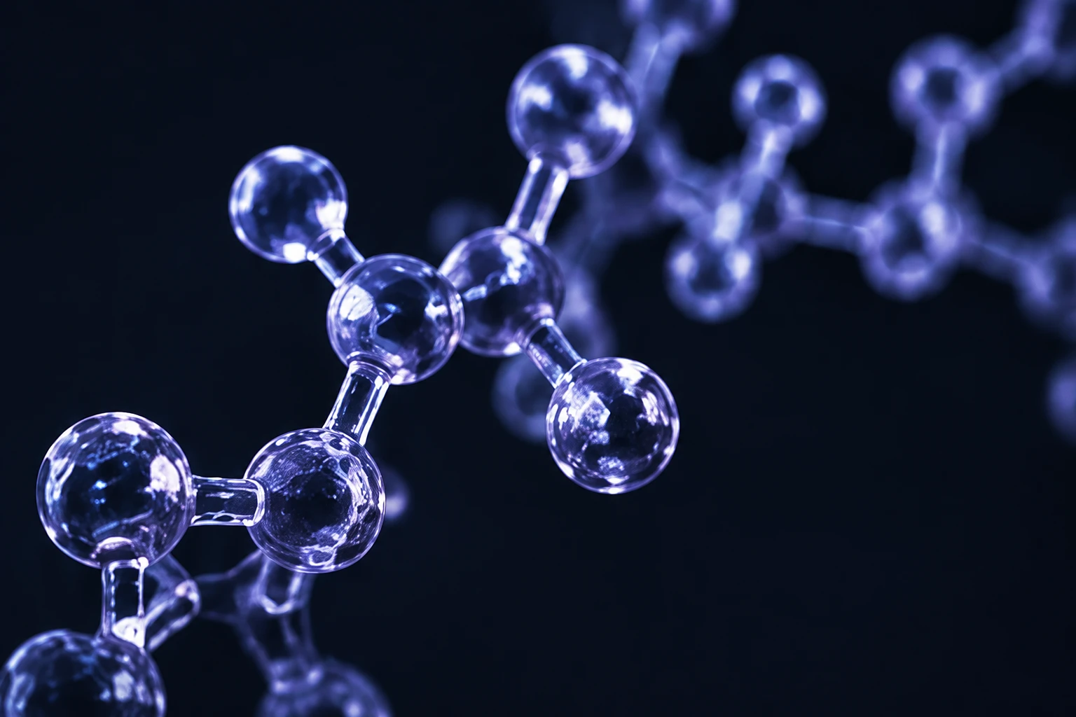 Driedimensionaal molecuulmodel in violet en blauw op donkere achtergrond